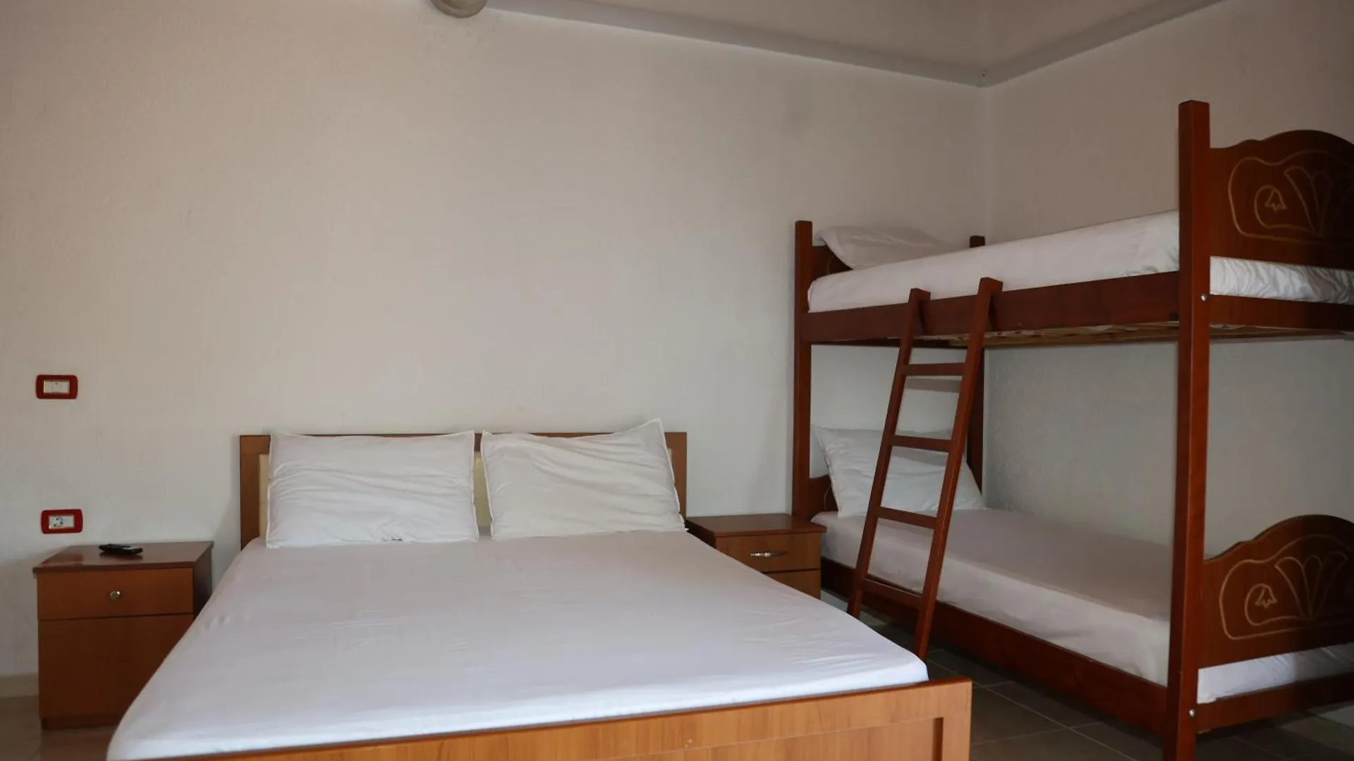 ****  Kalpazo Hotel Tommy Durres Bisht Kamez Albanie