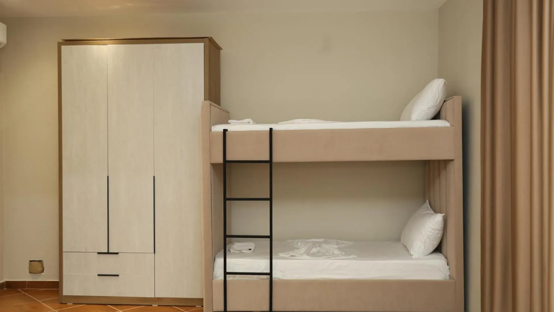 Kalpazo Hotel Tommy Durres Bisht Kamez