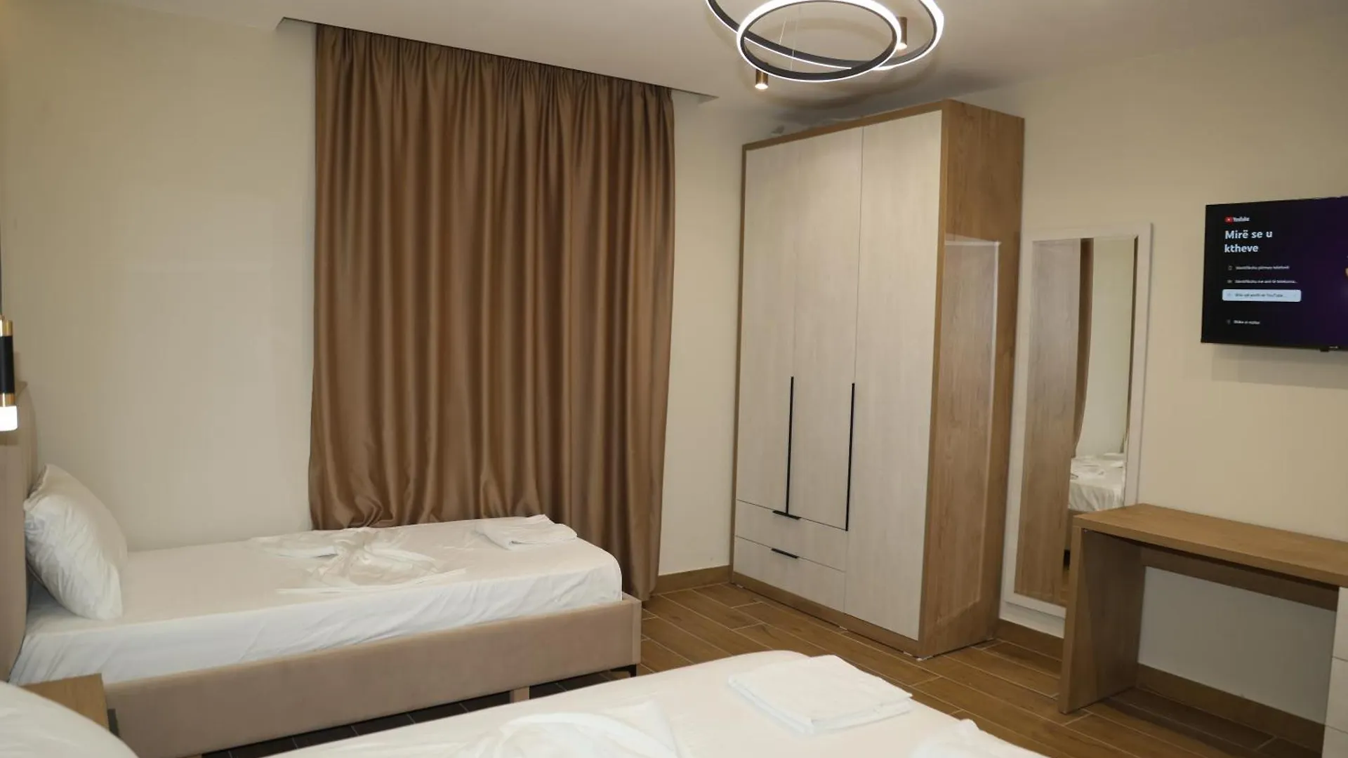 Kalpazo Hotel Tommy Durres Bisht Kamez Albanie