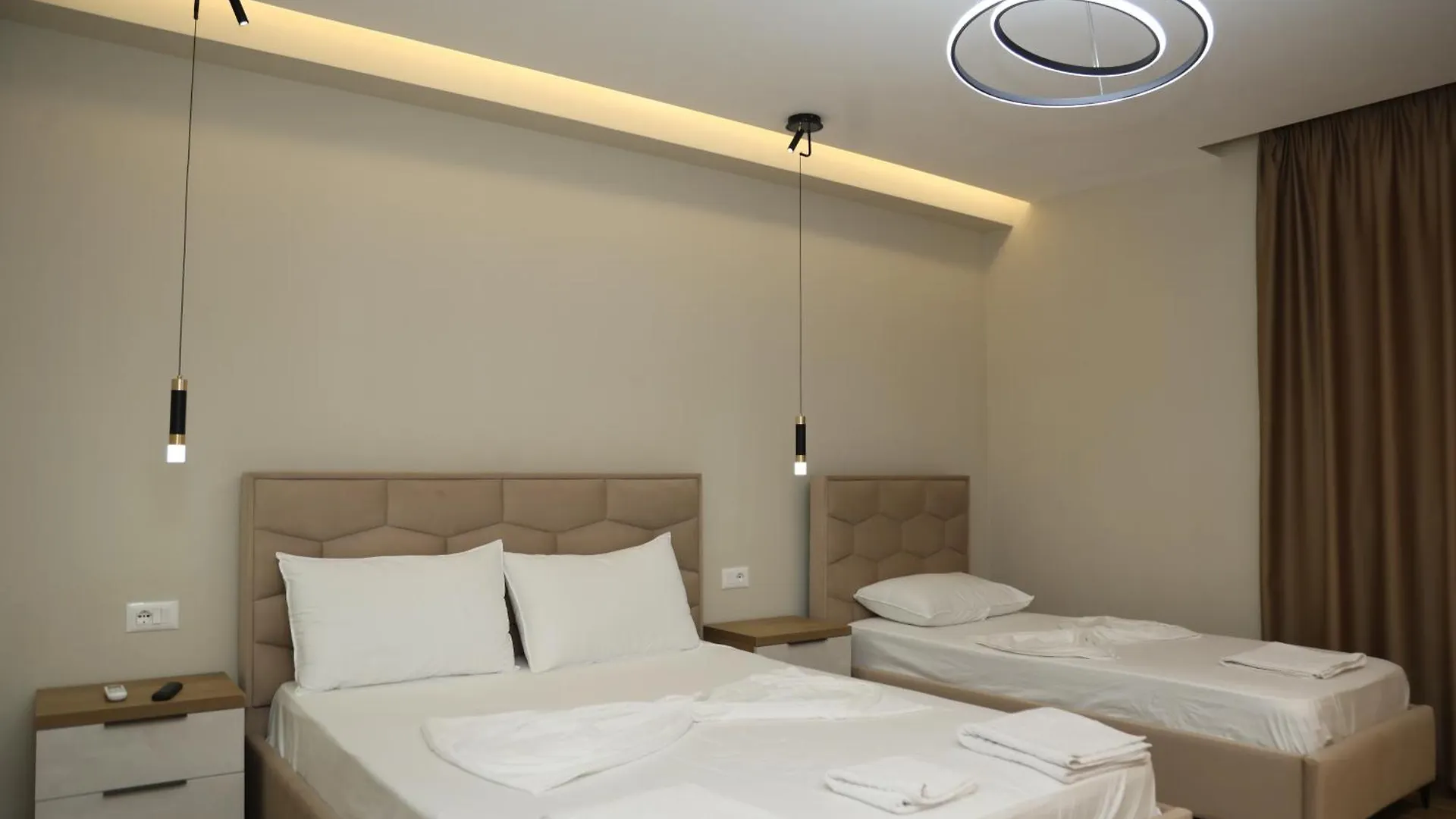 Kalpazo Hotel Tommy Durres Bisht Kamez Albanie