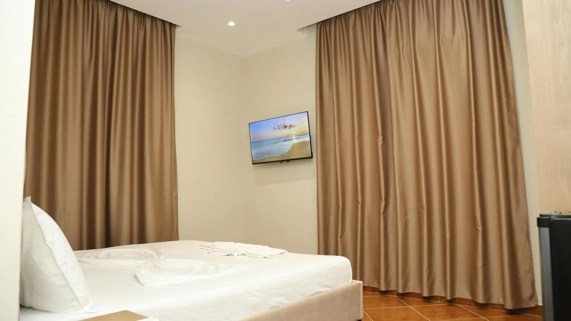 Kalpazo Hotel Tommy Durres Bisht Kamez