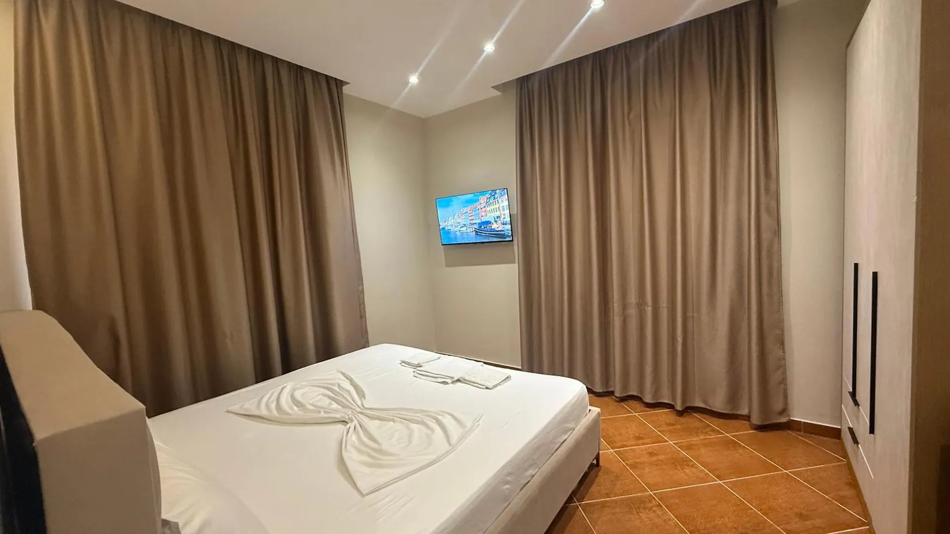 Kalpazo Hotel Tommy Durres Bisht Kamez