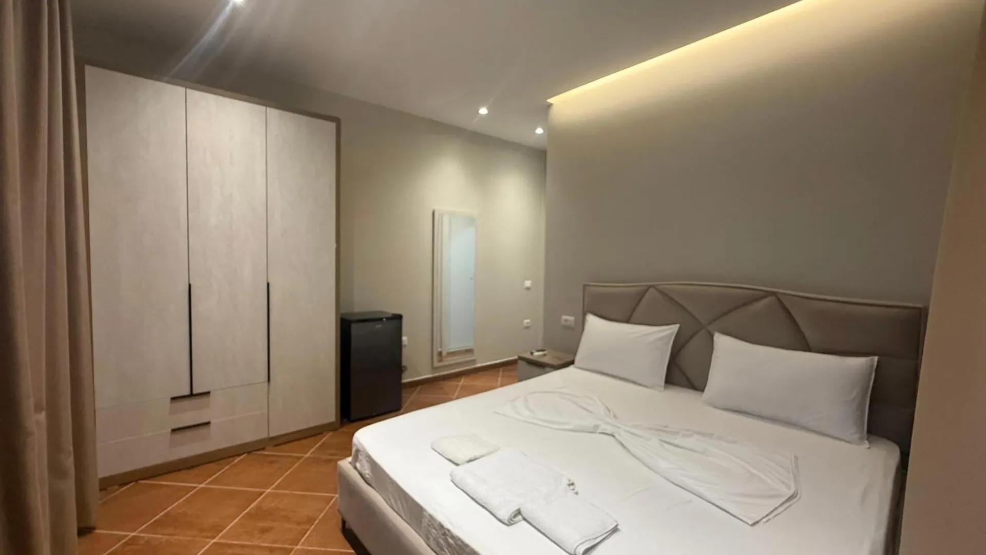 Kalpazo Hotel Tommy Durres Bisht Kamez